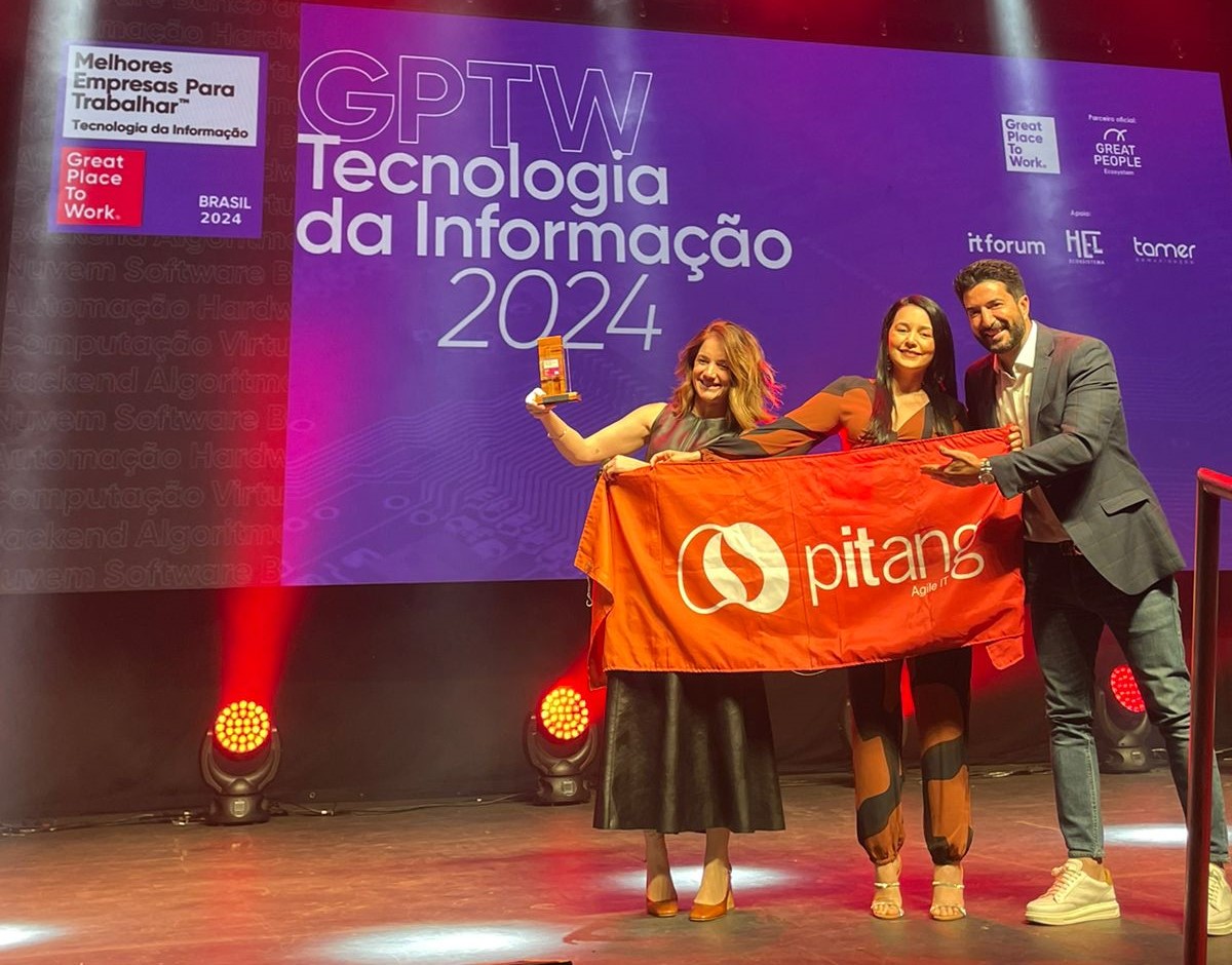 Pitangueiros recebendo o prêmio GPTW